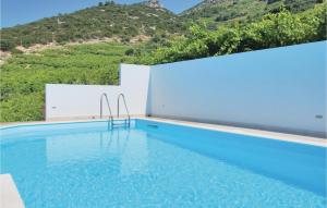 Bazén v ubytovaní Holiday Home Peljesac-Dingac-Potocine With Outdoor Pool alebo v jeho blízkosti + 21 fotografií