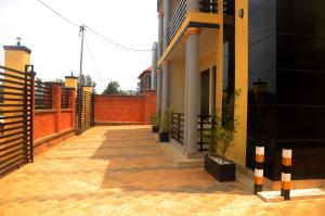 Il dispose d'un balcon. dans l'établissement Sunny Hill Apartments, à Kigali