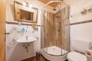 Koupelna v ubytování Landhotel Gasthof Stern + 37 fotografií