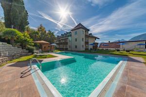 Bazén v ubytování Frühstücks-Hotel Olympia nebo v jeho okolí