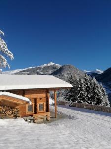 Ferienhütte Sternenblick durante l'inverno