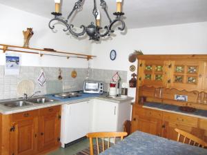 Kuchyň nebo kuchyňský kout v ubytování Ferienwohnung Haus Jennerwein