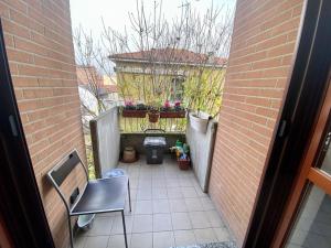 a view of a courtyard with a balcony with plants at Intero appartamento - Parma zona Fiera in Roncopascolo