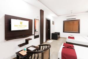 TV a/nebo společenská místnost v ubytování Hotel Kochi Crown