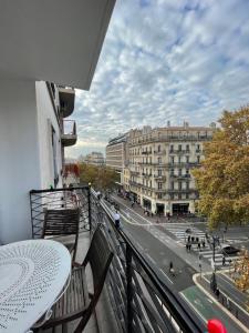 a balcony with a table and a view of a street at Appartement Marseille centre Terrasse Vieux Port in Marseille