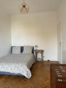 a bedroom with a bed and a wooden floor at Appartement Marseille centre Terrasse Vieux Port in Marseille