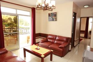 Meru Slopes Hotel的休息区