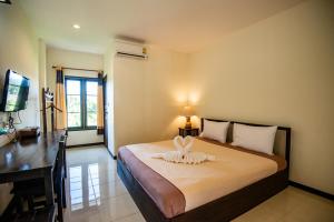 Un pat sau paturi într-o cameră la Rimtarn Resort