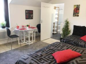 Posedenie v ubytovaní Appartements Sun, parking, centre ville , proche Sanctuaires