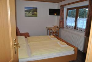 Postel nebo postele na pokoji v ubytování Gästehaus Eßl