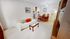 Posedenie v ubytovaní Cozy 2 bed apartment Playa De Los Locos