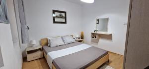 A bed or beds in a room at NordenPamporovo