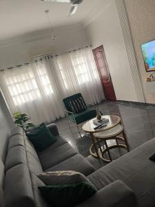 a living room with a couch and a table at Superbe appartement cosy-chic in Cotonou