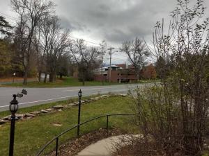 a street with a fence and a road at North Getaway Cottage in Williamstown