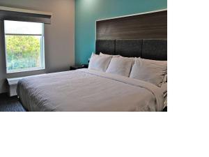 Rúm í herbergi á Comfort Inn Miramar Beach-Destin