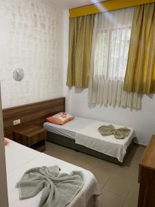 Postel nebo postele na pokoji v ubytování Latino Hotel