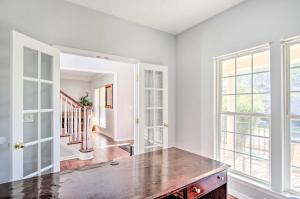 Φωτογραφία από το άλμπουμ του Chic Gastonia Home with Deck, Fire Pit and Grill! σε Gastonia