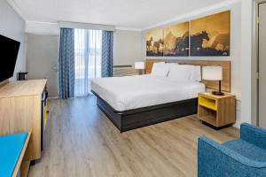 a hotel room with a bed and a tv at Days Inn by Wyndham Del Rio in Del Rio +56 photos