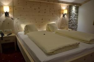 Łóżko lub łóżka w pokoju w obiekcie Pension Alpenperle