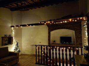 a living room with a fireplace with christmas lights at Casa Lavinia in Casperia