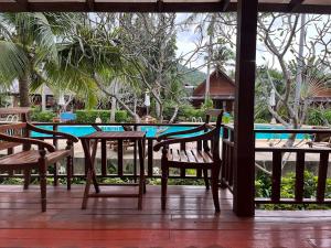 Der Swimmingpool an oder in der Nähe von Green Papaya Beach Resort, Koh Phangan