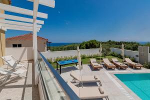 Bazén v ubytování Kaletzia villas nebo v jeho okolí