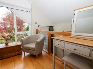 a living room with a desk and a chair at Tillingham View in Rye
