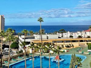 The swimming pool at or close to Royal View Apartment - Playa de Las Americas