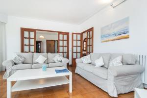 A seating area at ES GANXO HOUSE PORTO CRISTO