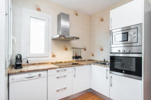 A kitchen or kitchenette at ES GANXO HOUSE PORTO CRISTO