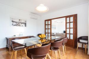 A seating area at ES GANXO HOUSE PORTO CRISTO