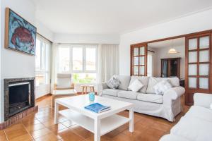 A seating area at ES GANXO HOUSE PORTO CRISTO