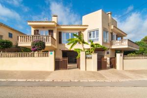 The building in which the holiday home is located