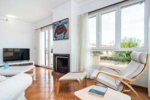 A television and/or entertainment centre at ES GANXO HOUSE PORTO CRISTO
