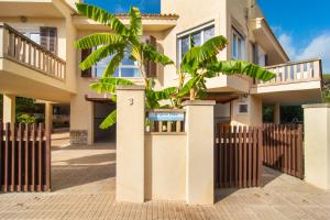 A balcony or terrace at ES GANXO HOUSE PORTO CRISTO