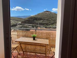 a balcony with a table and a view of a mountain at Casa Alma in Almería