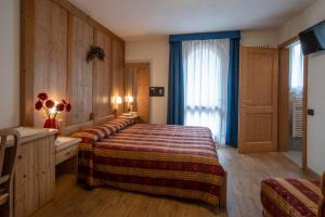 Postel nebo postele na pokoji v ubytování Hotel Chalet Genziana