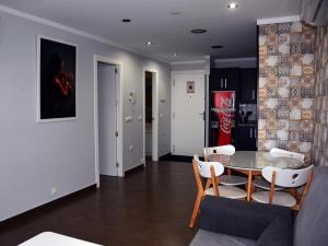 a living room with a glass table and chairs at Apartamento Azero 22 in Ruidera