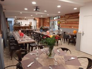 Ресторант или друго място за хранене в Les chambres du Bistro du Canal