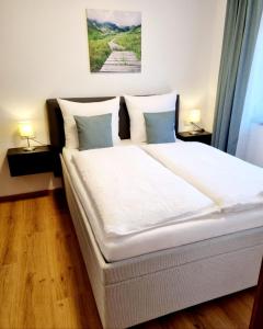 Ein Bett oder Betten in einem Zimmer der Unterkunft Appartements Falkner