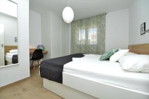 Posteľ alebo postele v izbe v ubytovaní Villa Tećo - Moderne Apartments mit Pool und Meerblick