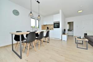 Kuchyňa alebo kuchynka v ubytovaní Villa Tećo - Moderne Apartments mit Pool und Meerblick