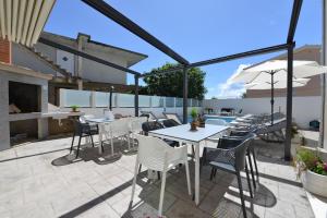 Balkón alebo terasa v ubytovaní Villa Tećo - Moderne Apartments mit Pool und Meerblick