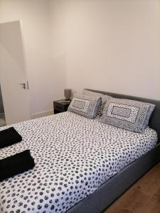 Letto o letti in una camera di Stunning rooms by Nine Elms station