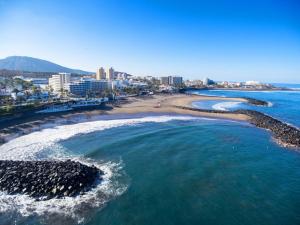 an aerial view of a beach with buildings and the ocean at Apartamento Playa Las Americas in Playa de las Americas
