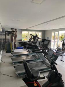 a gym with a row of treadmills and machines at Flat na Vila Olimpia rua Santa Justina in Sao Paulo