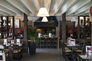 ห้องอาหารหรือที่รับประทานอาหารของ ibis budget Bayeux