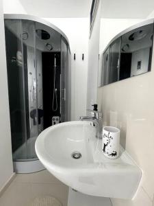 A bathroom at Loft Terracina