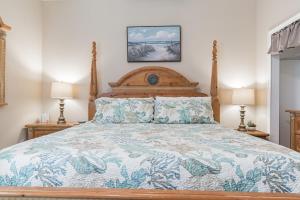 Retreat at Hammock Dunes Beach, Palm Coast tesisinde bir odada yatak veya yataklar