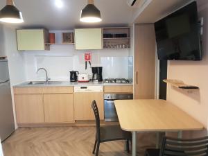Virtuvė arba virtuvėlė apgyvendinimo įstaigoje Mobil home MAXI CONFORT SUR LA COTE D'AZUR